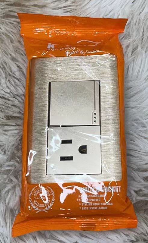 Tomacorriente e interruptordorado 51099-15