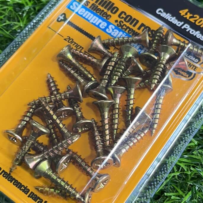 Tornillo con rosca 4x20mm19690-12